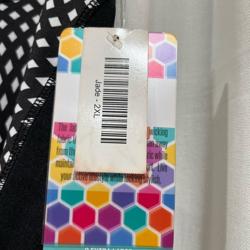 Lularoe Jade 2x Compression Capris - Picture 3 of 3